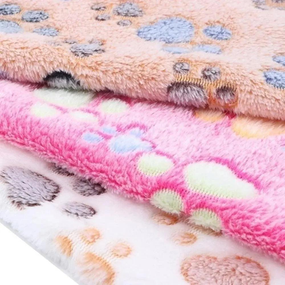 Cozy Cartoon Paws Pet Blanket - The Perfect Soft Mat for Dogs and Cats.